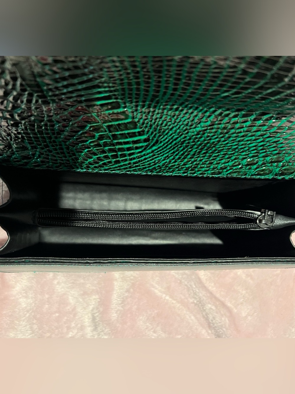 Green Croc-Embossed Chain Shoulder Bag - Picture 4 of 5